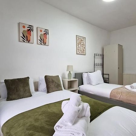 לונדון 2 Bedroom Apartment Near Station מראה חיצוני תמונה