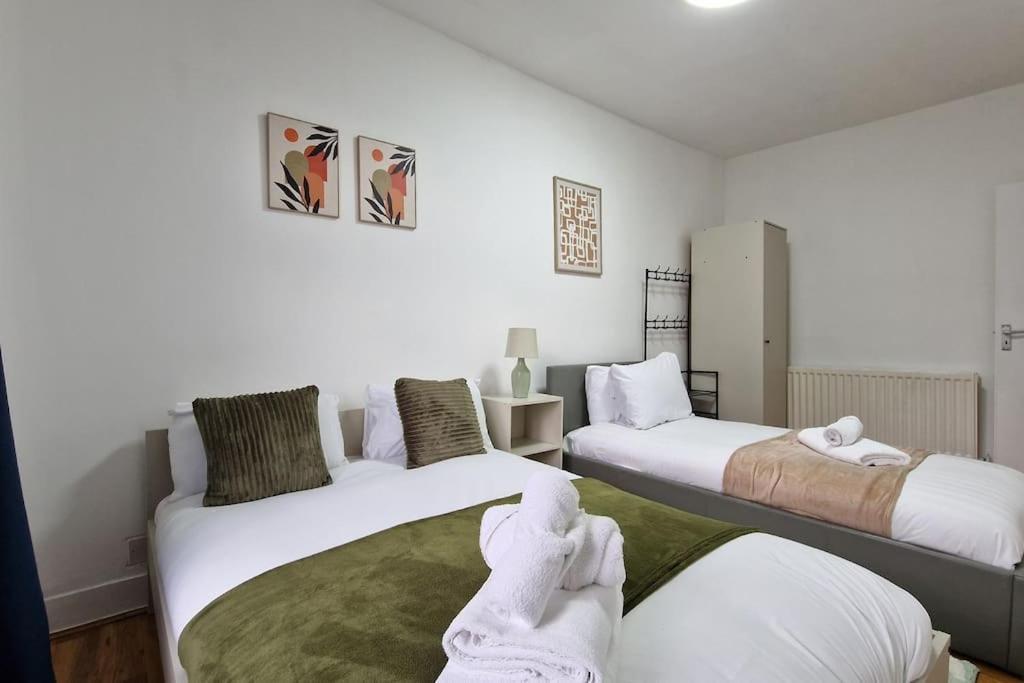 לונדון 2 Bedroom Apartment Near Station מראה חיצוני תמונה