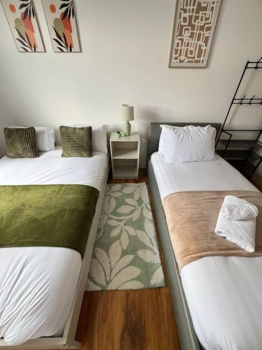 לונדון 2 Bedroom Apartment Near Station מראה חיצוני תמונה