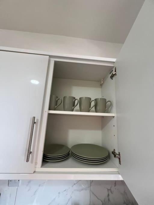 לונדון 2 Bedroom Apartment Near Station מראה חיצוני תמונה